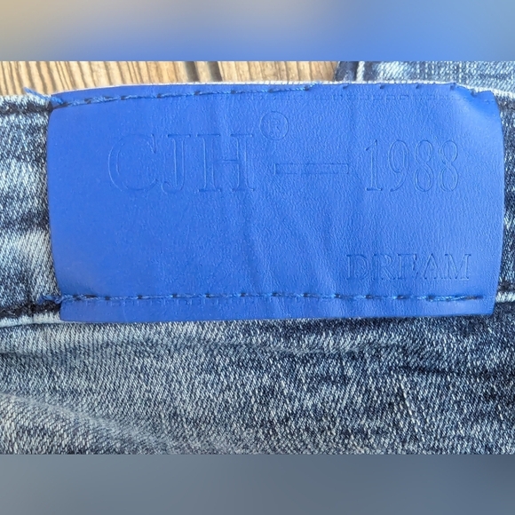 C.J H. Size 2/28 Skinny Jeans With Great Stretch - Picture 3 of 7